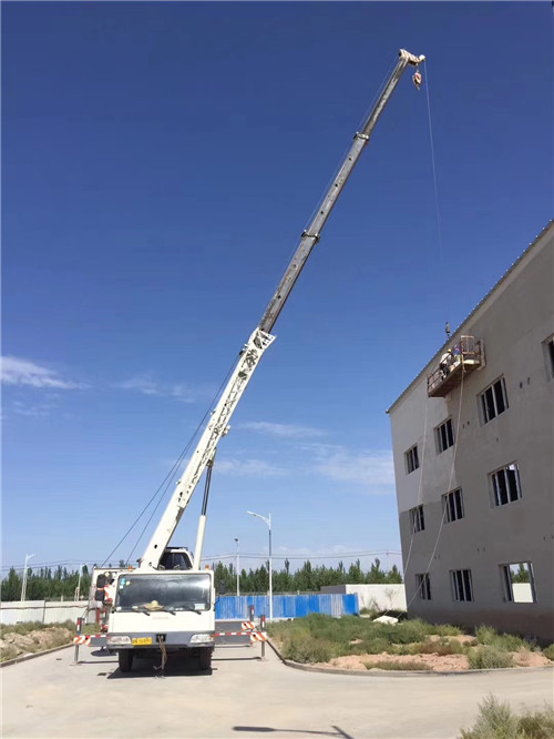诸城市“轻装强干”—— 吊车的 “轻量化臂架” 技术